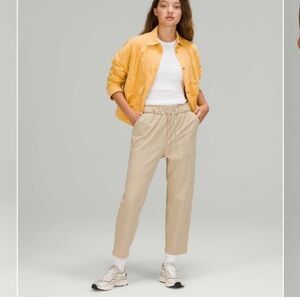 Lululemon Stretch High Rise Crop in Trench Sz 8